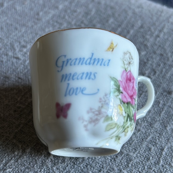 Napco tea cup in Rose bud pattern - Picture 6 of 7